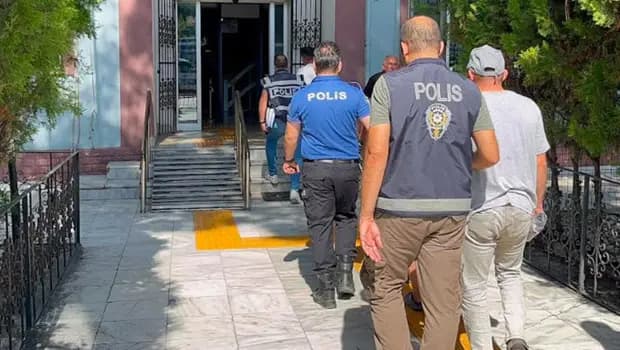 Balıkesir'de polis ve jandarma noktalarını WhatsApp grubundan paylaşan 7 şüpheli yakalandı