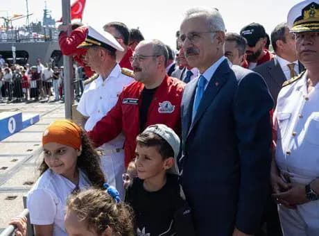 Bakan Uraoğlu, TEKNOFEST Mavi Vatan'ı ziyaret etti