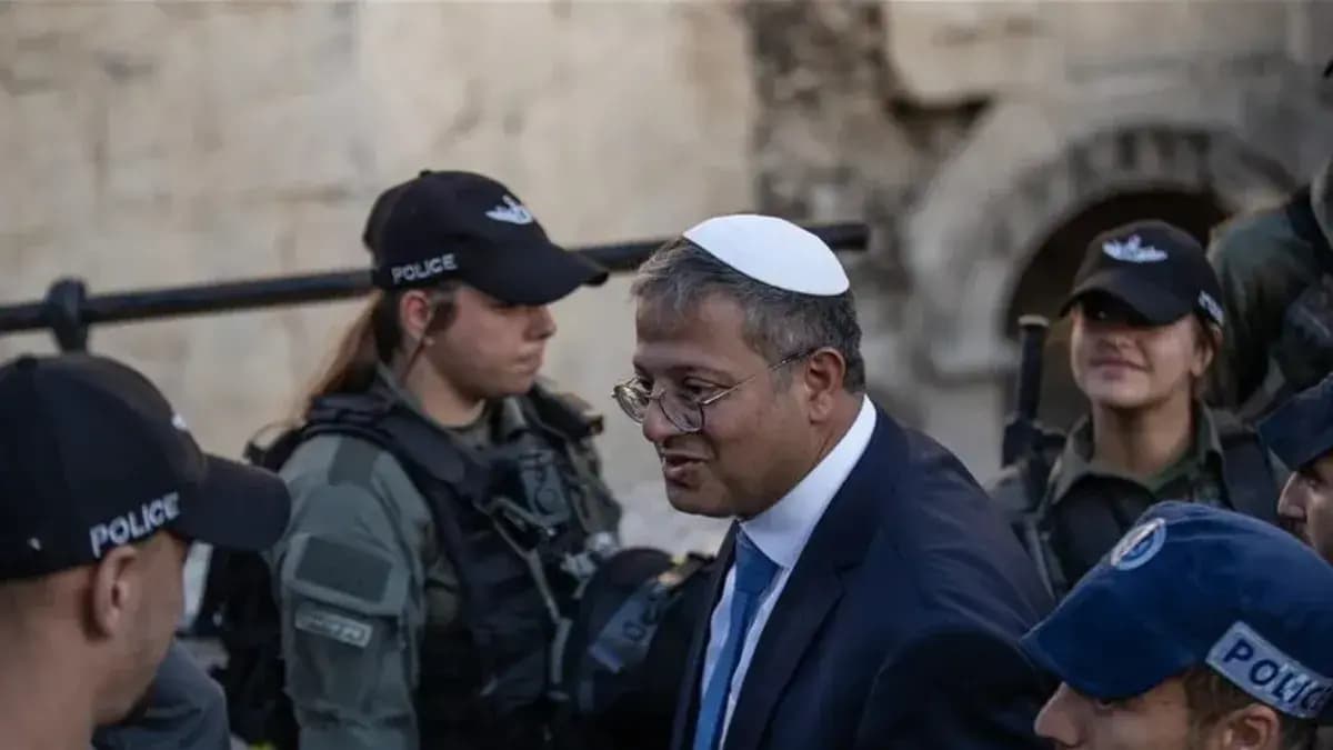 Siyonist Bakan Ben-Gvir provokasyonda sınır tanımıyor: Polis korumasıyla Mescid-i Aksa’yı bastı