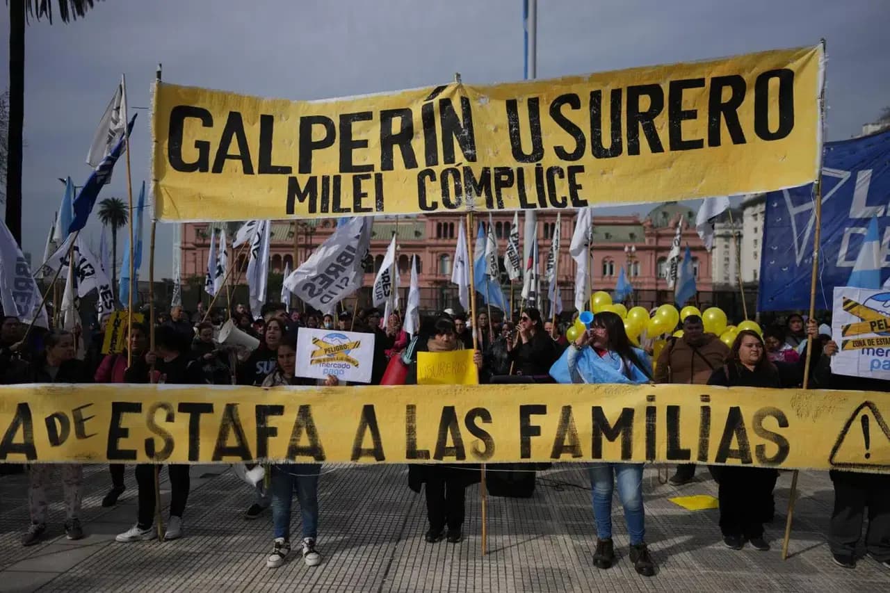 Arjantin’de borç krizi büyüyor: Binlerce kişi Milei’yi protesto etti