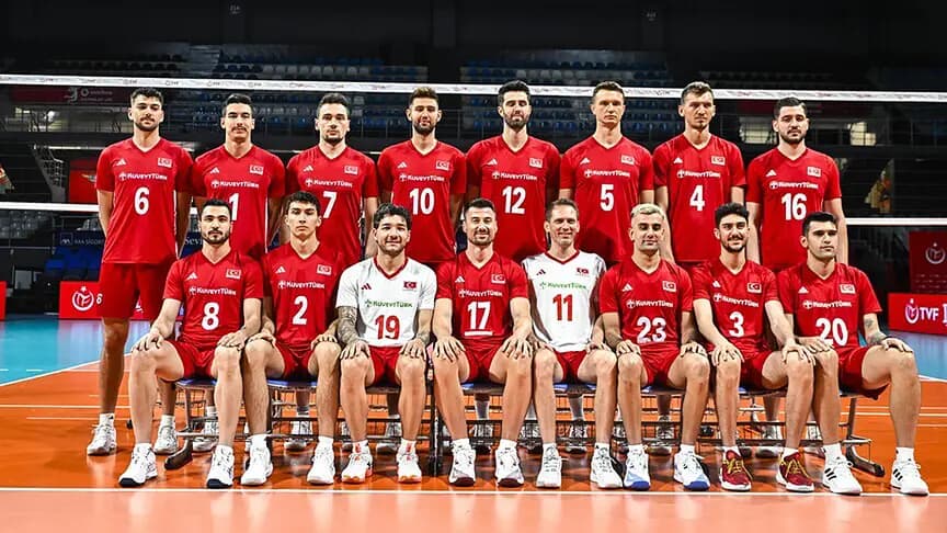 Akdeniz Oyunları'nda 4'te 4 yapan Erkek Milli Voleybol Takımı, yarı finale yükseldi