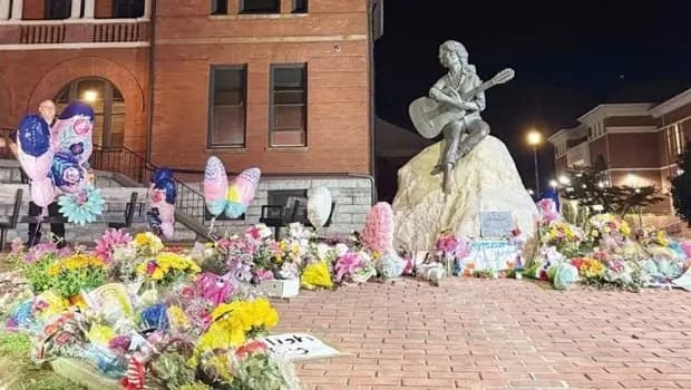 Müzik efsanesi hayatını kaybetti… Hayranları Dolly Parton anısına çiçek yağdırdı