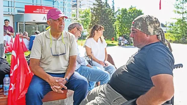 39’uncu günde Aile Bakanlığı önündeler
