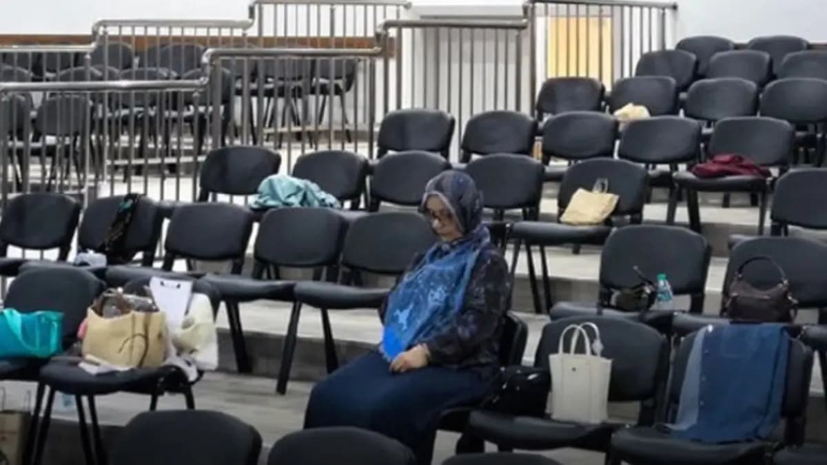 Milyarlık salonda tek başına bir anne