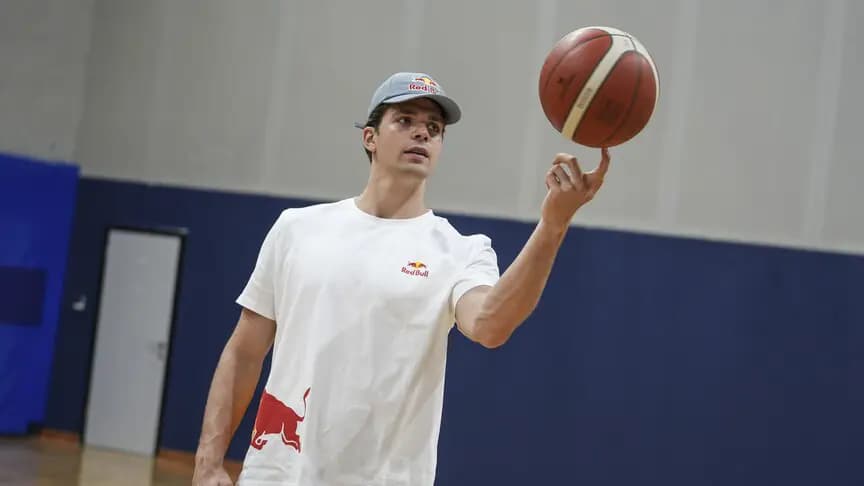 Dallas Mavericks'e transfer olan Tarık Biberovic, Fenerbahçe Basketbol Takımı'na veda etti