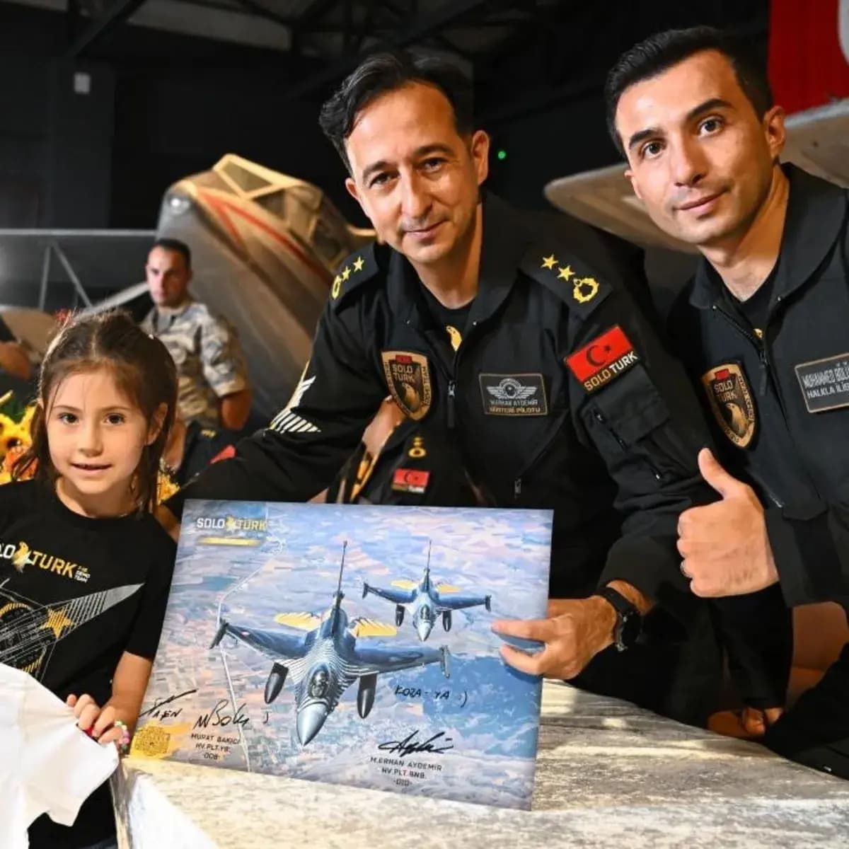 İstanbul'da SOLOTÜRK coşkusu! Pilotlar vatandaşlarla buluştu