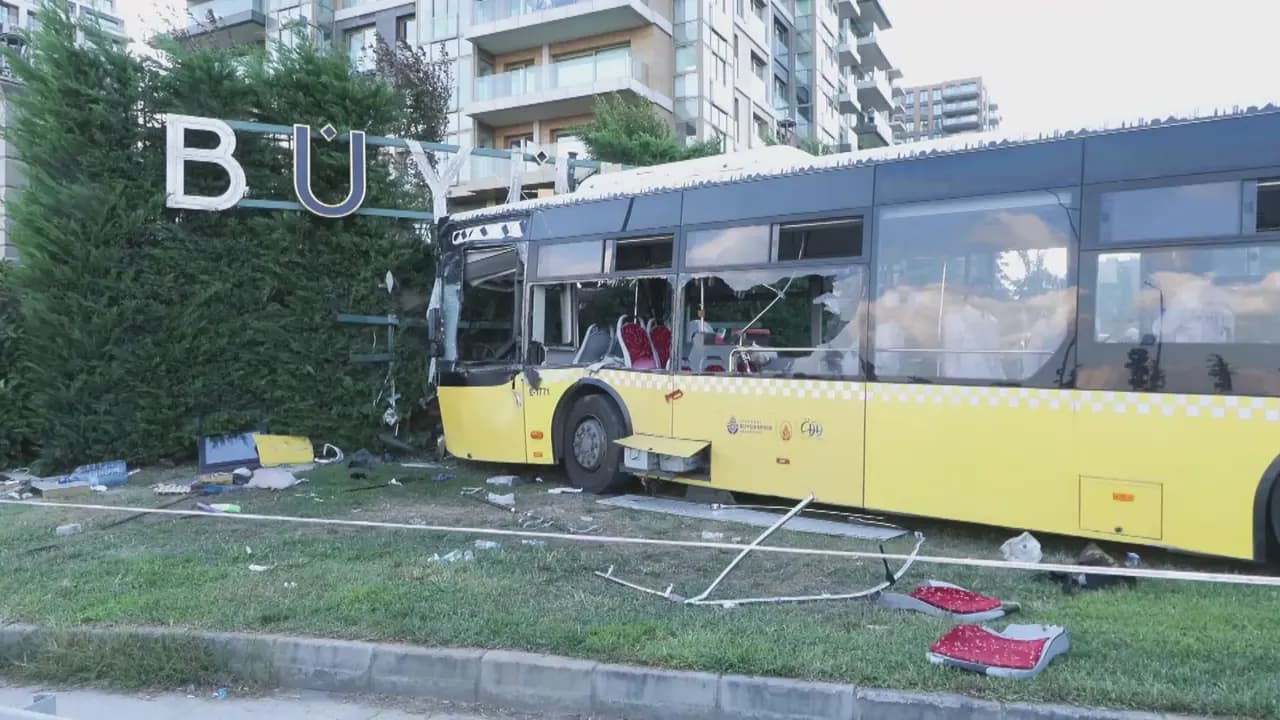 Zeytinburnu Kazlıçeşme’de İETT otobüsü faciası! Site duvarına çarpan araç kamerada: 2 can kaybı, 16 yaralı