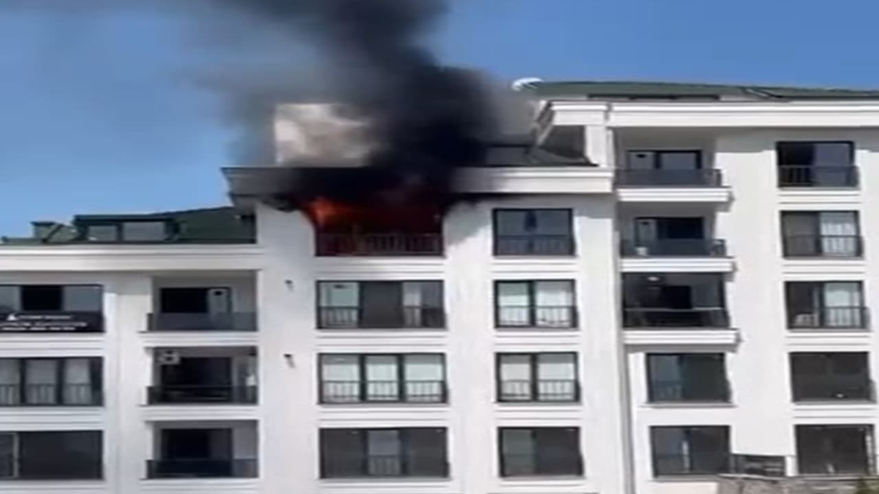 Büyükçekmece'de 6 katlı binada yangın