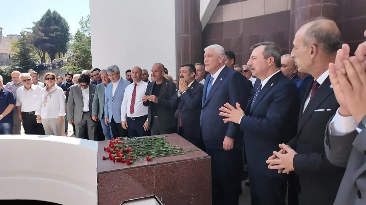 Dervişoğlu, Celal Bayar'ın mezarını ziyaret etti