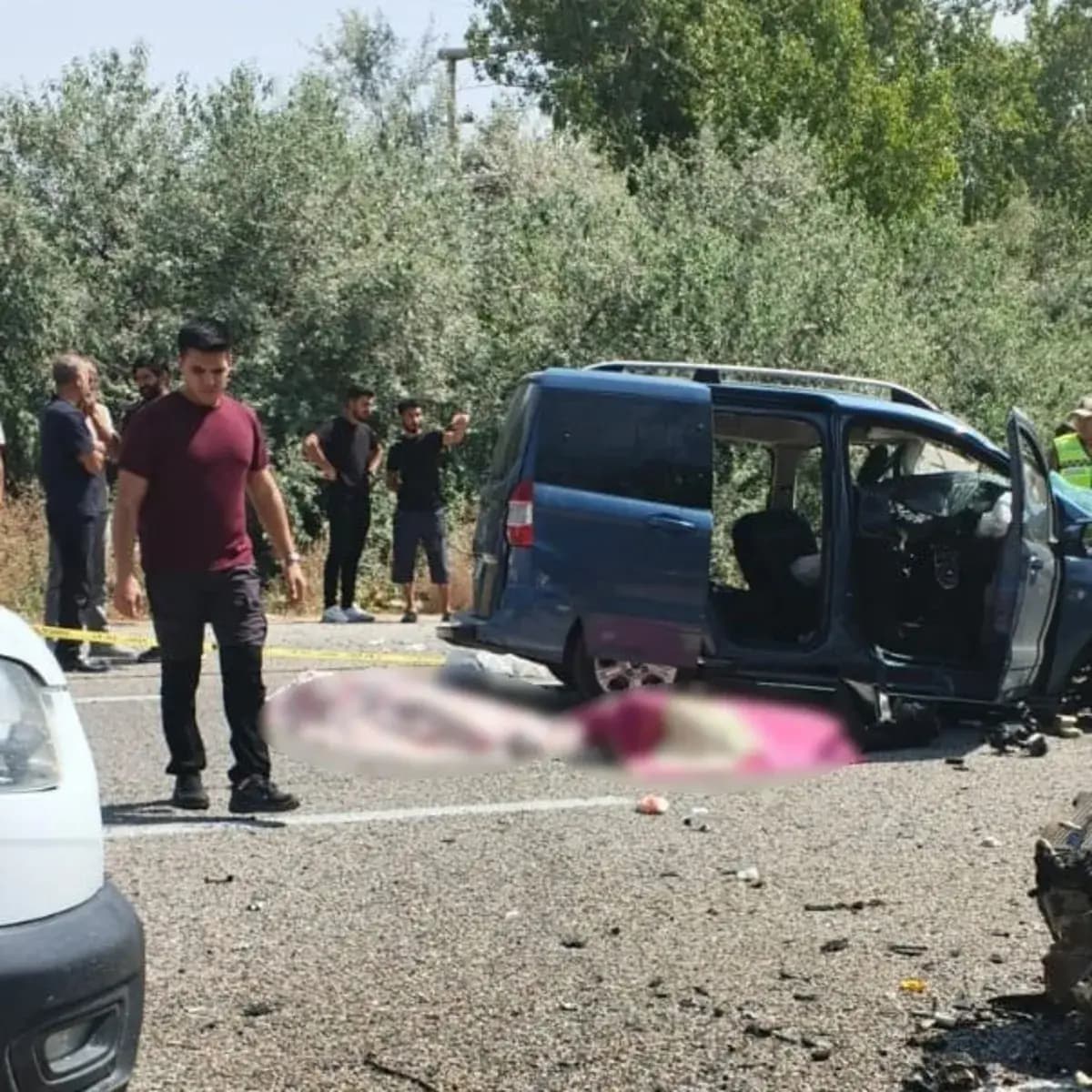 Van'da feci kaza! Kamyonet ile hafif ticari araç kafa kafaya çarpıştı: 2 ölü, 9 yaralı