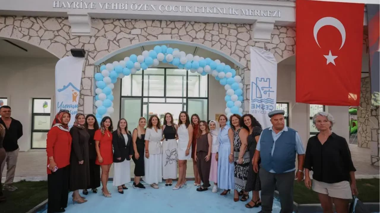 Hayriye ve Vehbi Özen Çocuk Etkinlik Merkezi ile Mavi Kelebek Anı Parkı Alaçatı’da hizmete açıldı