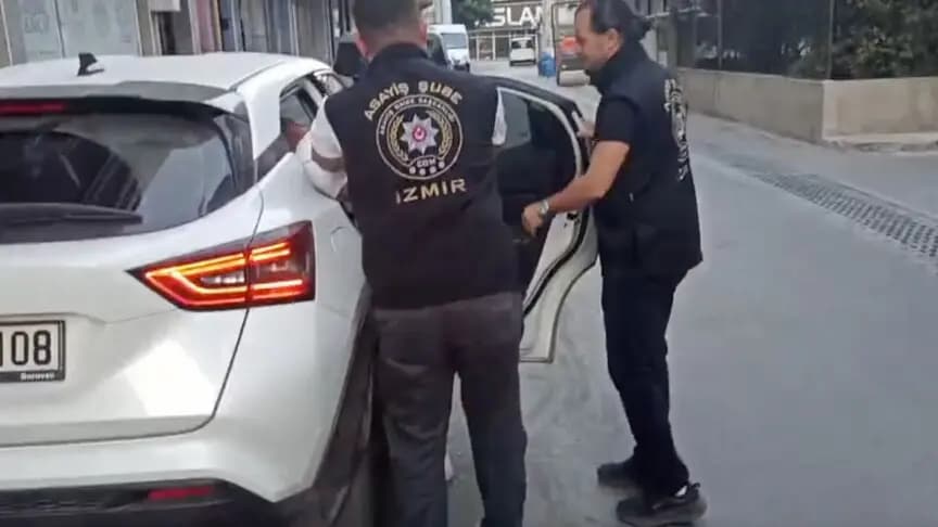 İzmir'de taraftar grupları içindeki yapılanmalara yönelik operasyonda 51 şüpheli tutuklandı