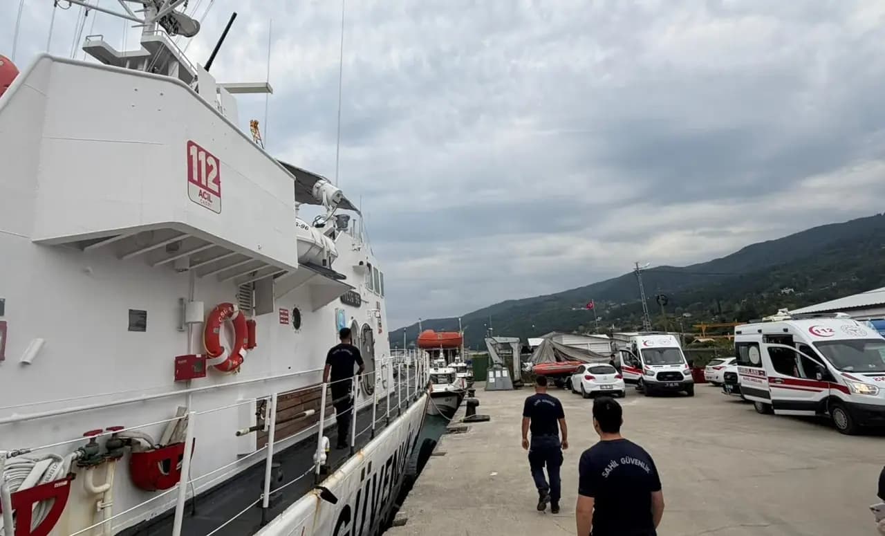 Kastamonu açıklarında gemi su aldı: 13 mürettebat kurtarıldı