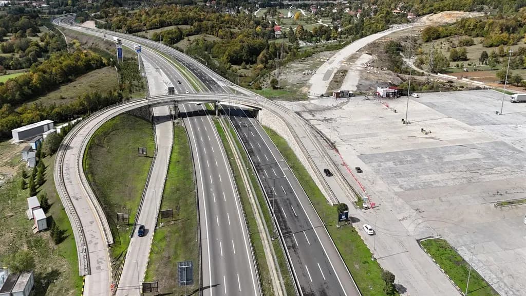 Anadolu Otoyolu'nda İstanbul yönü trafiğe kapatıldı