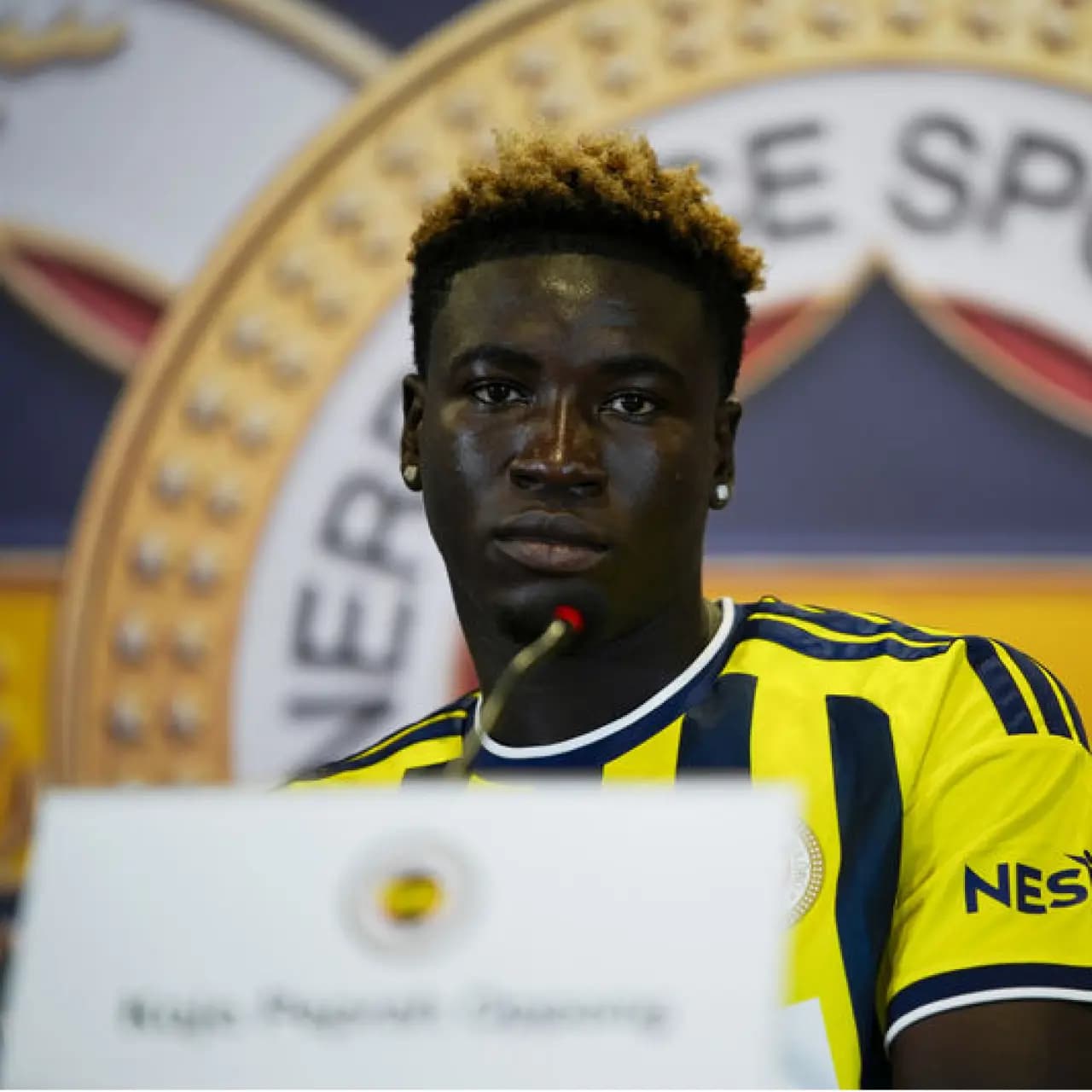 F.Bahçe, Oppong'un lisansını çıkardı