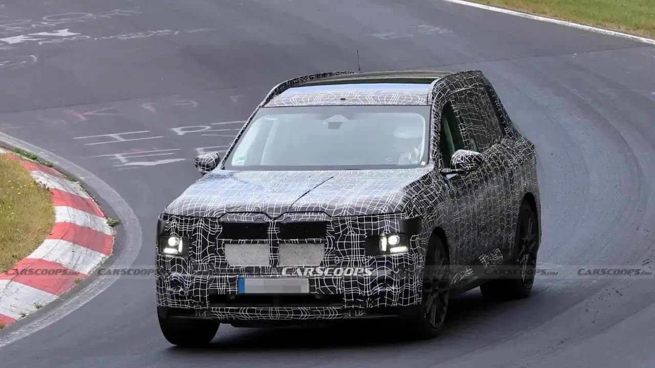 Yeni BMW X7 Casus Kameralara Yakalandı: V8 Motoru Koruyor