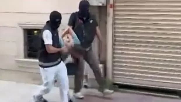 İngiltere’den kırmızı bültenle aranıyordu! İstanbul’da yakalandı
