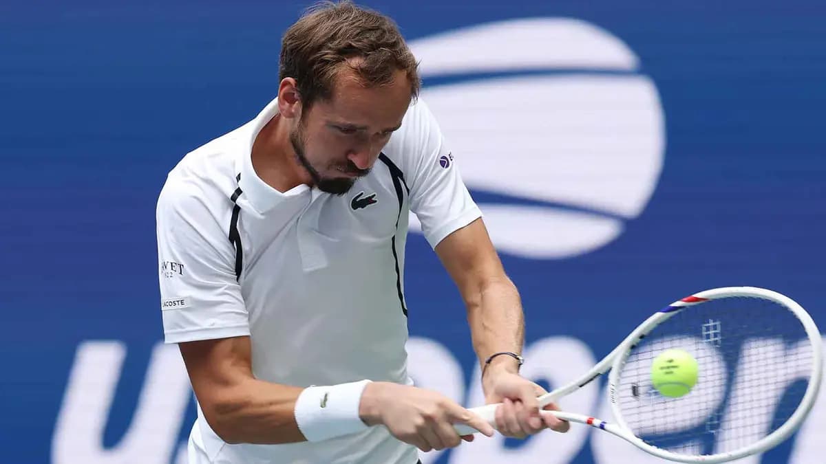 Medvedev ABD Açık'ta ikinci turda