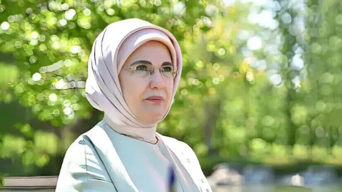 Emine Erdoğan'dan 30 Ağustos Zafer Bayramı mesajı: İstiklal mücadelemizi eşsiz bir kahramanlık destanıyla taçlandırdı