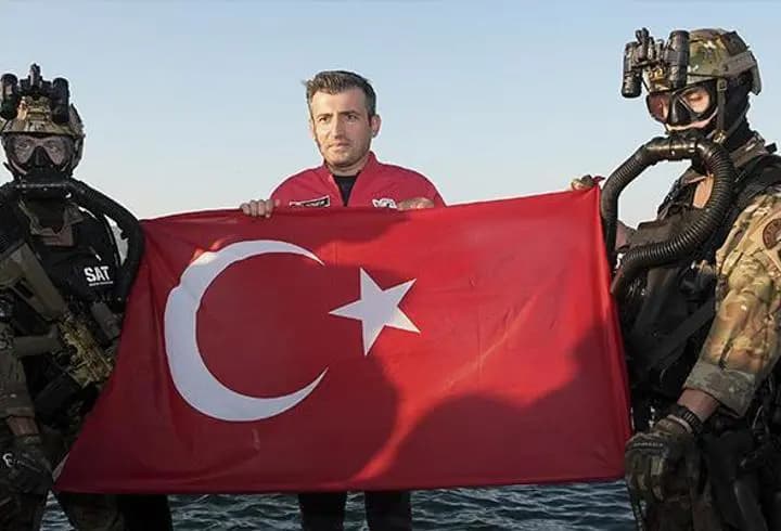 Mavi Vatan'da komandolarla gurur buluşması! Selçuk Bayraktar: Bükülmez bileklerinize selam olsun