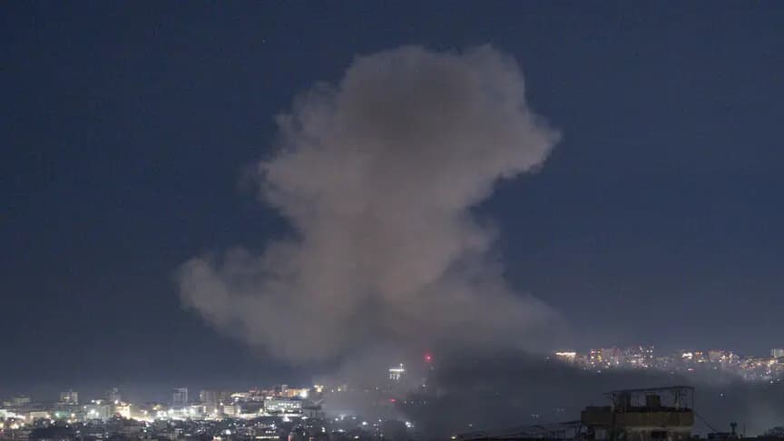 İsrail ateşkese rağmen Lübnan'ın güneyine gece boyunca hava ve topçu saldırıları düzenledi