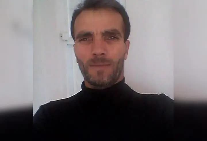Annesine mesaj atan kişiyi demir çubukla döverek öldürdü
