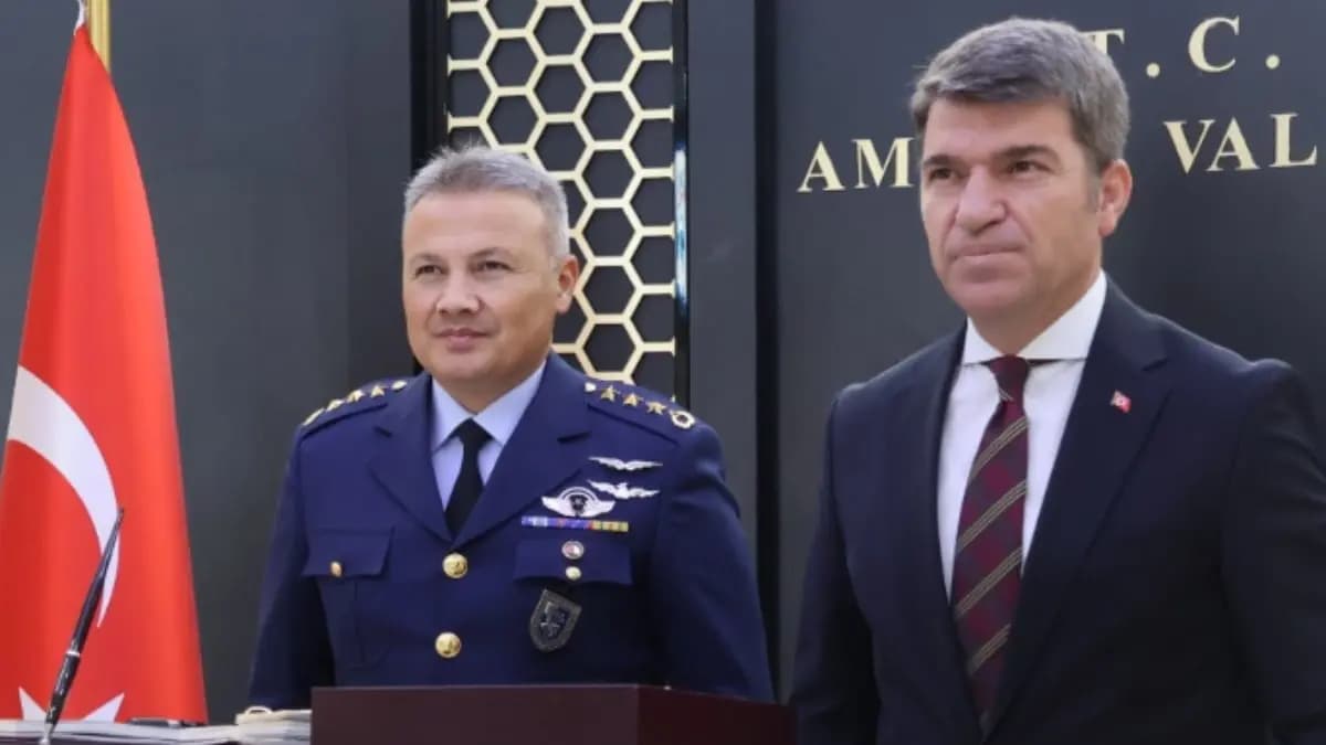 Astronot general üniformayı giydi, mesaiye başladı