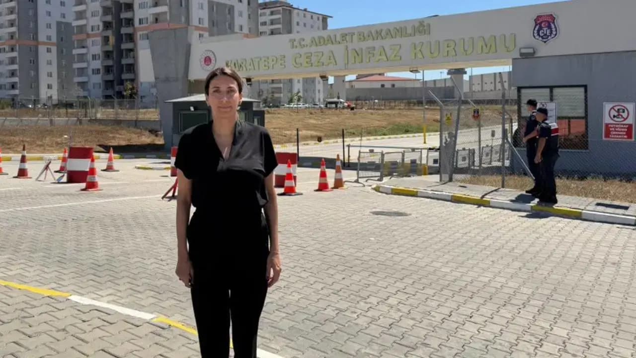 YENİ Partili Rızvanoğlu'ndan, Sinem Dedetaş ile Deniz Göktaş’a ziyaret