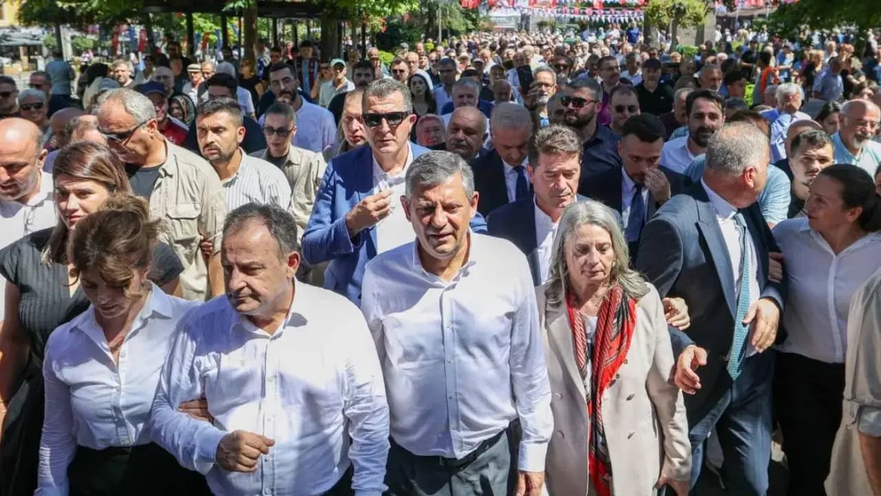 YENİ Parti lideri Özgür Özel’in Karadeniz turunda ikinci durağı Rize