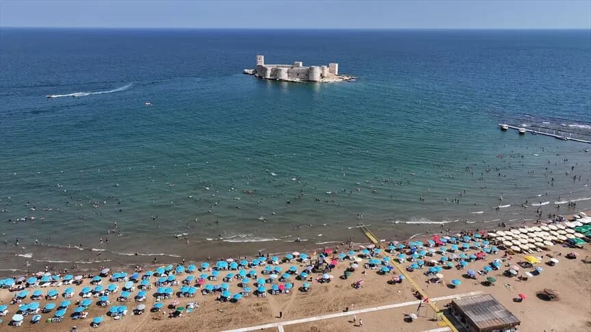 Kızkalesi'ndeki tesisler yaz sezonunu yüzde 100'e varan dolulukla geçiriyor