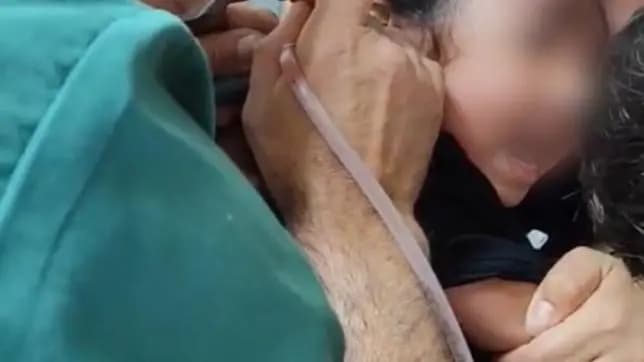 Kulak ağrısı diye gittiler, gerçek şoke etti: 5 yaşındaki çocuğun kulağından canlı kene çıktı!