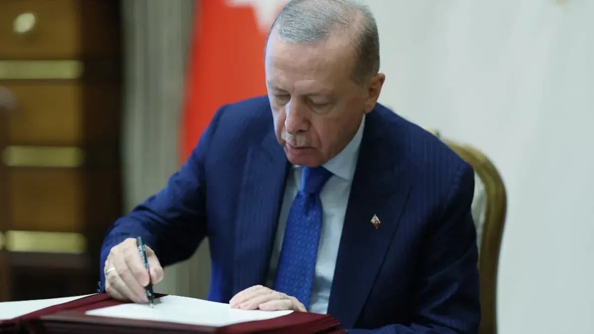 Başkan Erdoğan’dan bayram müjdesi: Milyonlarca vatandaş Zafer Bayramında kutlamaların yapılacağı meydanlara ücretsiz taşınacak