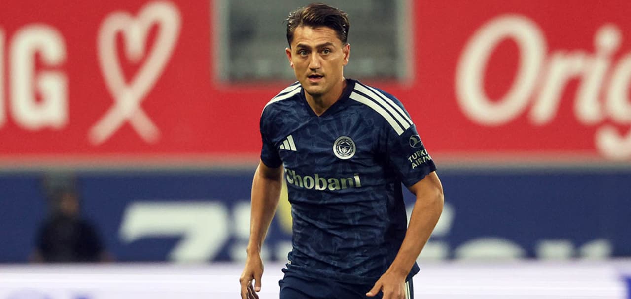 Fenerbahçe'de sürpriz ayrılık! Milli futbolcu Anadolu'nun yolunu tuttu