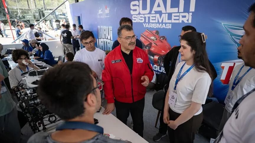 İTÜ Rektörü Mandal, TEKNOFEST Mavi Vatan'da teknoloji yarışmaları alanını ziyaret etti