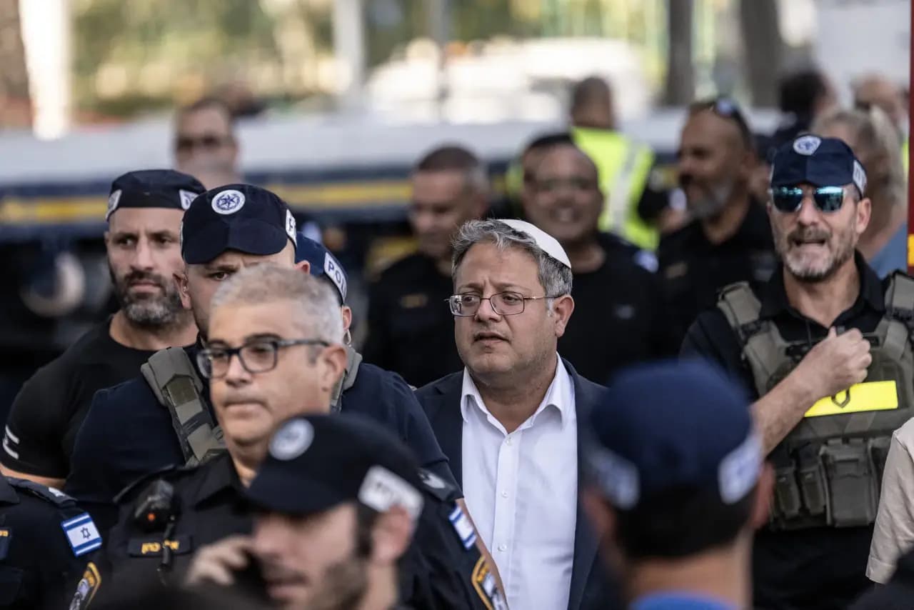 Siyonist bakandan zindanda alçak provokasyon! Kadın tutukluların hücresini basıp küstahça alay etti