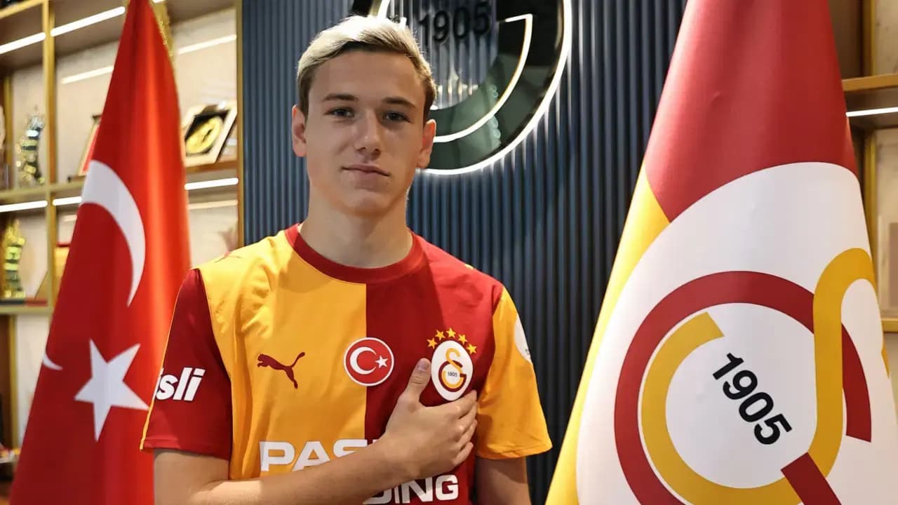 Aleksey Batrakov'dan imza sonrası ilk açıklama: 'Şampiyonlar Ligi'nde oynamak hayaldi'