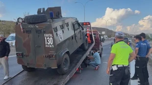 Pendik'te askeri araç ve polis aracının karıştığı zincirleme kaza: 3 yaralı