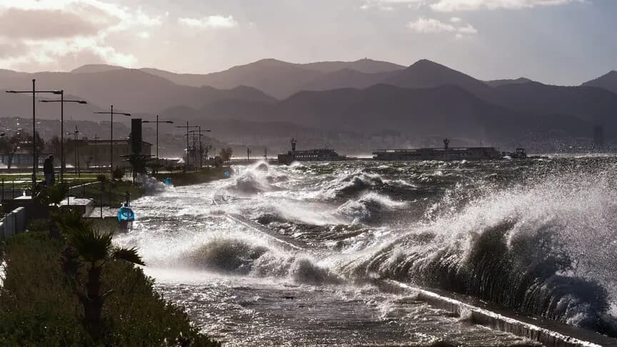 Meteorolojiden denizlerde fırtına uyarısı