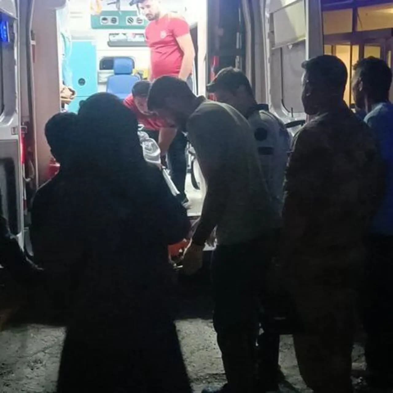 Kolu patoz makinesine sıkışan genç ağır yaralandı