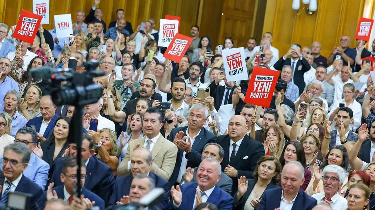 Van’da CHP’den istifa eden 2 ilçe başkanı YENİ Parti’ye katıldı