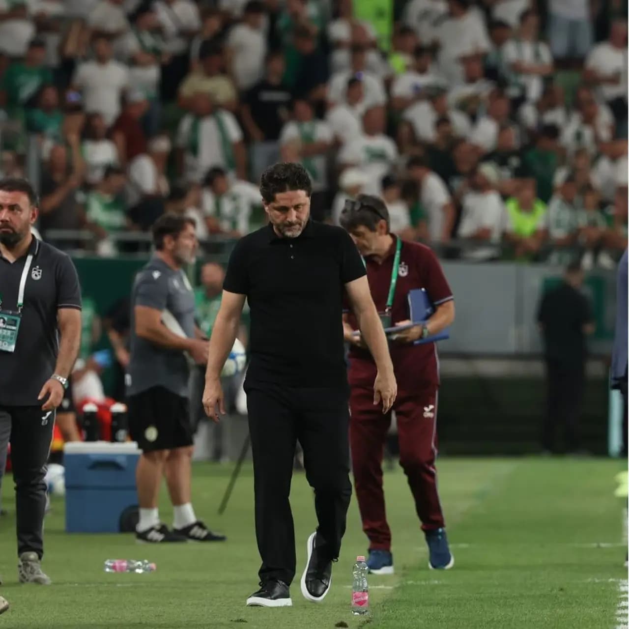 Yazarlardan Tekke'ye destek! "Gitme hocam"