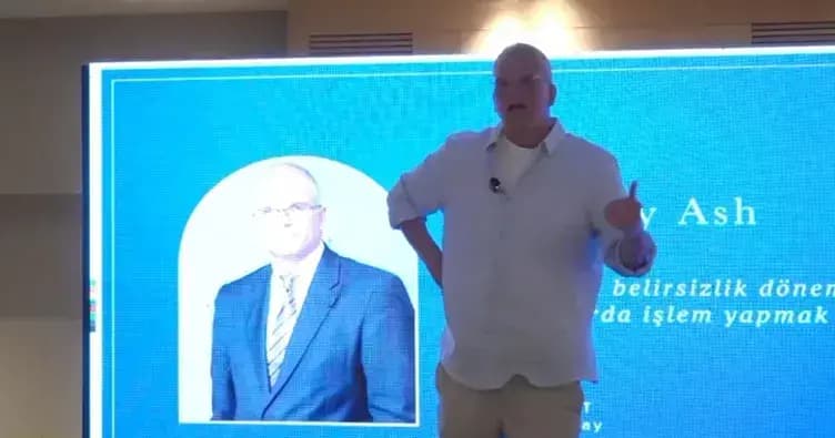 AKP'nin en büyük destekçisiydi... Sahnede dili sürçünce soruşturmadan kaçamadı
