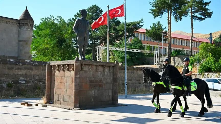 Atlı Polis Birliği, Malazgirt Zaferi'nin 955. yıl dönümü etkinlikleri için Bitlis'te