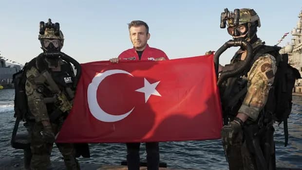 Selçuk Bayraktar, SAT ve SAS komandolarıyla bir araya geldi