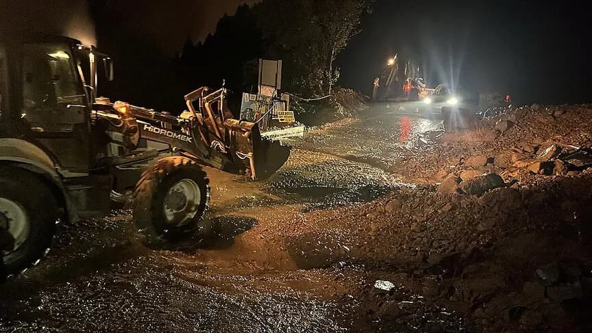 Trabzon'da sağanak nedeniyle dere taştı