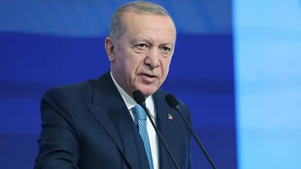 Cumhurbaşkanı Erdoğan, Üsküdar'da esnafı ziyaret etti