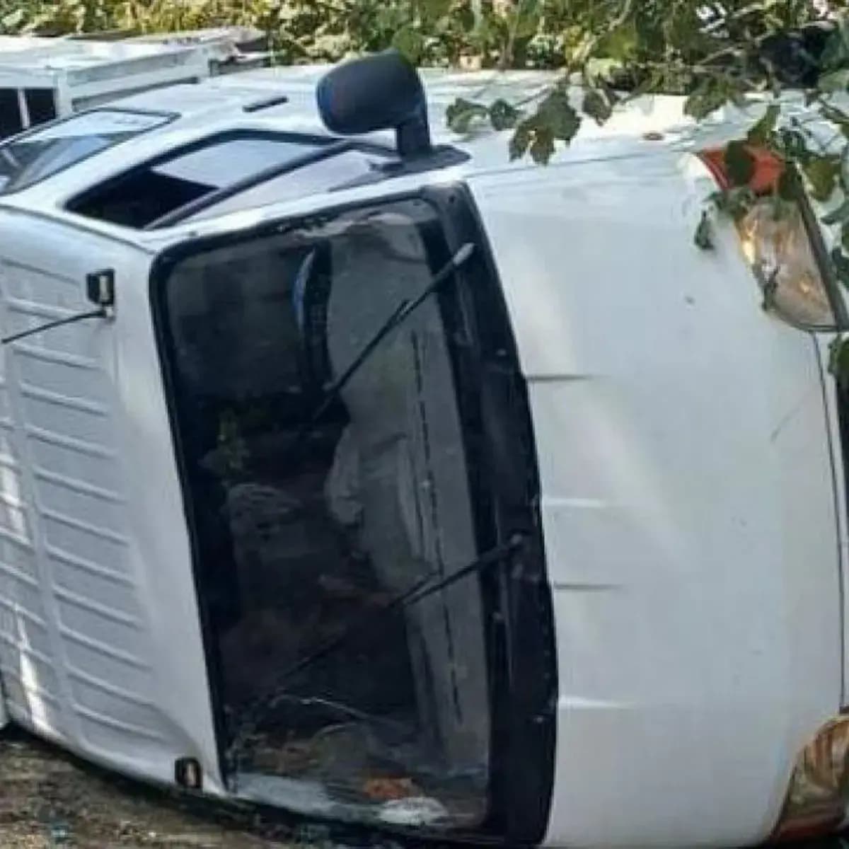 Giresun'da fındık işçilerini taşıyan kamyonet devrildi: 14 yaralı