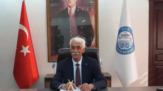 Belediye başkanı Caner, 9 meclis üyesiyle birlikte CHP'den istifa etti