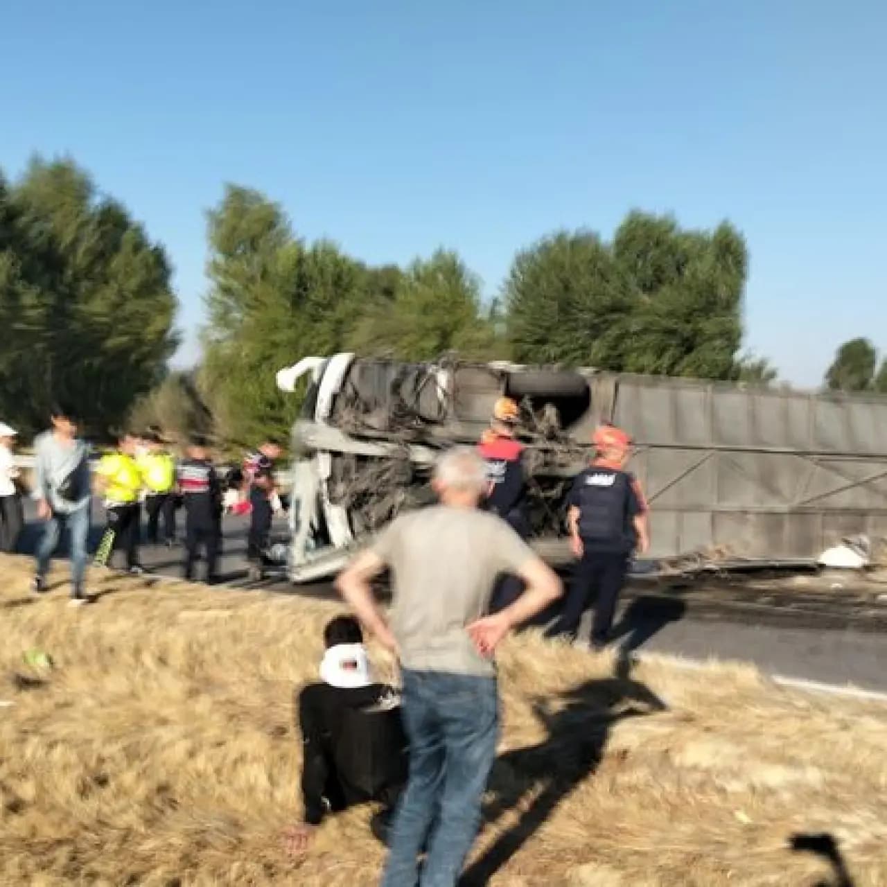 Yolcu otobüsü devrildi: 22 yaralı
