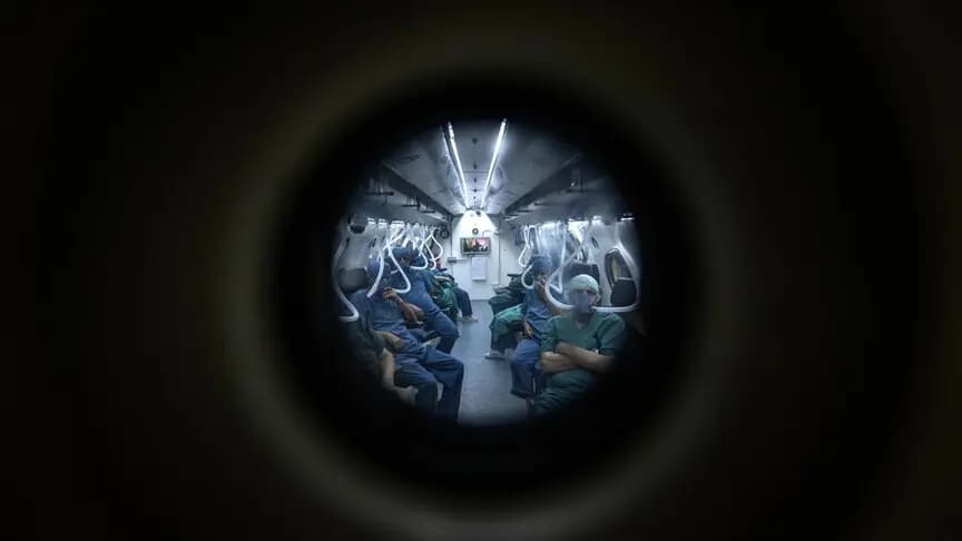 Marmara Depremi'nde enkazdan kurtulan doktor hastalarını hiperbarik oksijenle hayata bağlıyor